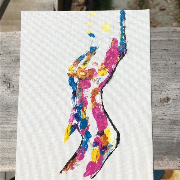 Minimalist woman painting - Picture 1 of 5